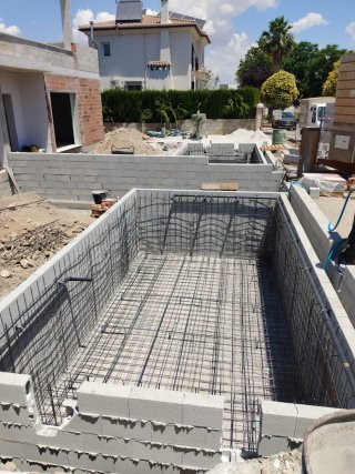 CONSTRUCCION DE PISCINAS (GUNITADAS)