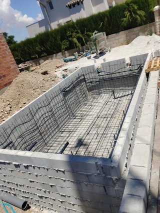 CONSTRUCCION DE PISCINAS (GUNITADAS)