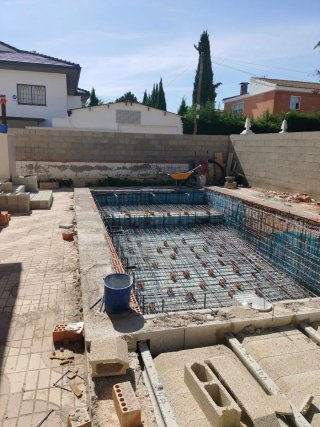 CONSTRUCCION DE PISCINAS (GUNITADAS)
