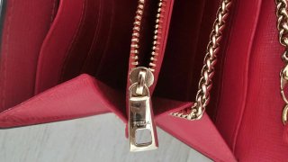 Bolso Furla rosa con cadena