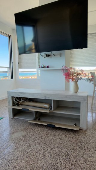 Conjunto de muebles salón-comedor.