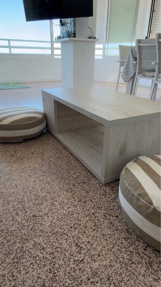 Conjunto de muebles salón-comedor.