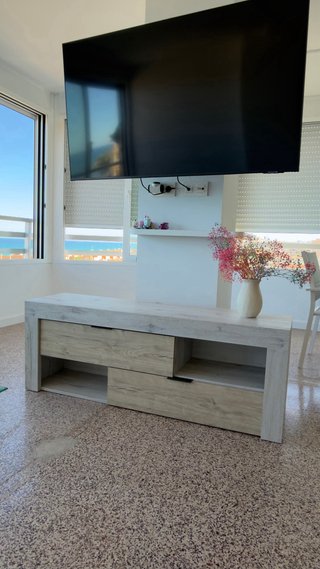 Conjunto de muebles salón-comedor.