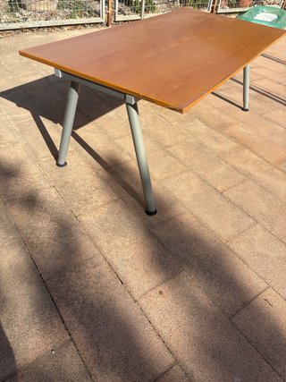 Scrivania Ikea in legno e metallo
