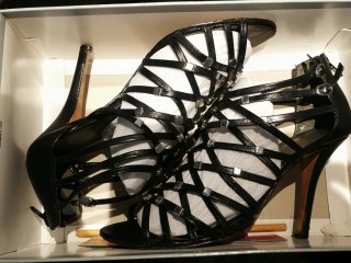 Sandalias de piel Gloria Ortiz negras