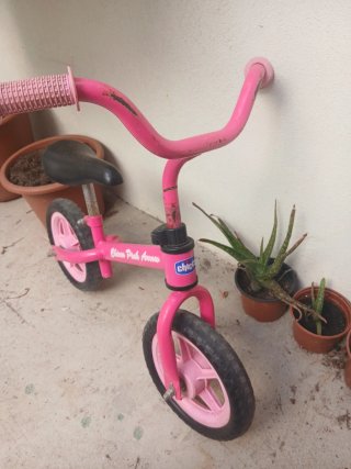 Se regala Bici de equilibrio rosa Chicco
