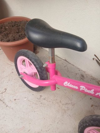 Se regala Bici de equilibrio rosa Chicco