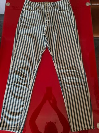 Pantalón rayas chica Stradivarius T.40