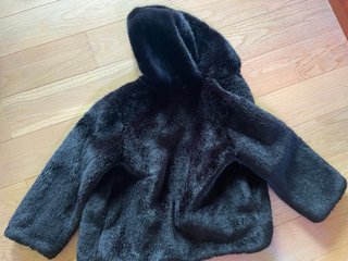 Abrigo pelo negro con capucha Talla 10