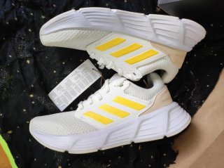 Zapatillas Adidas Blancas y Amarillas