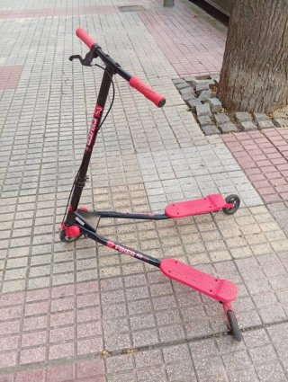 Patinete 3 ruedas rosa y negro
