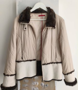 Chaqueta mujer beige con detalles marrones