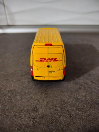 Furgoneta de reparto DHL, escala 143