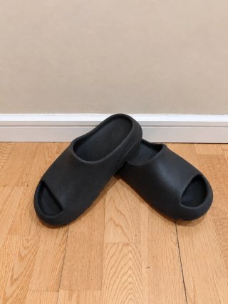 Chanclas Adidas Yeezy Negras