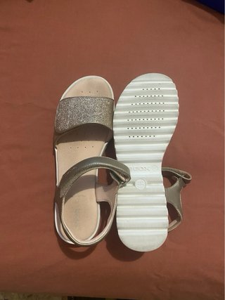 Sandalias Geox doradas/plateadas Talla 37