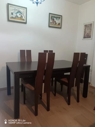 Mesa de comedor y 4 sillas
