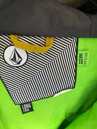 Chaqueta esquí Volcom gris y amarilla