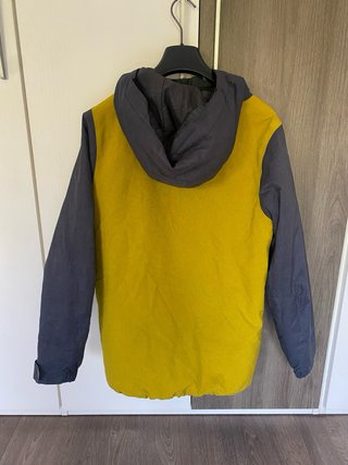 Chaqueta esquí Volcom gris y amarilla