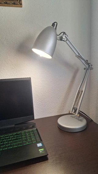 Lámpara Escritorio Metálica Ajustable