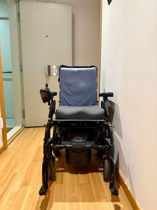 SE VENDE SILLA DE RUEDAS ELÉCTRICA Casi nueva
