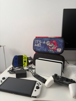 Nintendo Switch OLED + Accessori e Controller