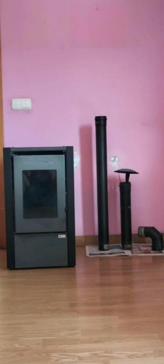 Estufa de pellet negra