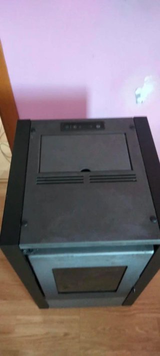 Estufa de pellet negra