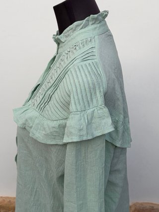 Blusa Scalpers verde con volantes