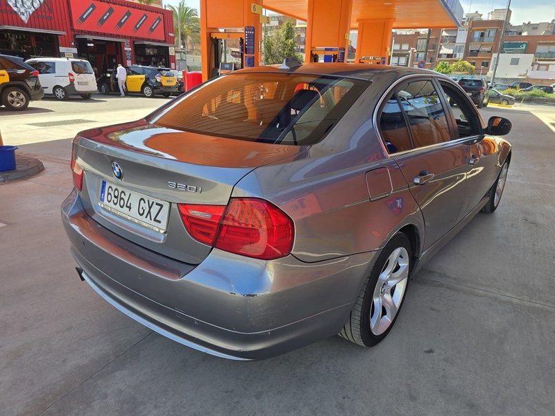 BMW Serie 3 2010, foto 2