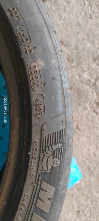 Michelin Pilot Sport 4 245/40 R19 98Y