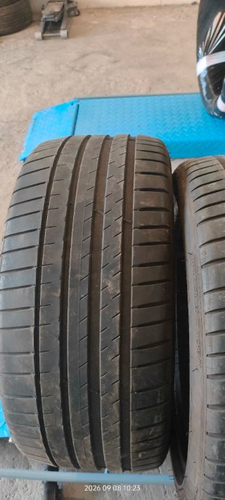 Michelin Pilot Sport 4 245/40 R19 98Y