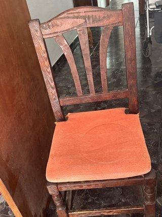 Se regalan sillas antiguas de madera