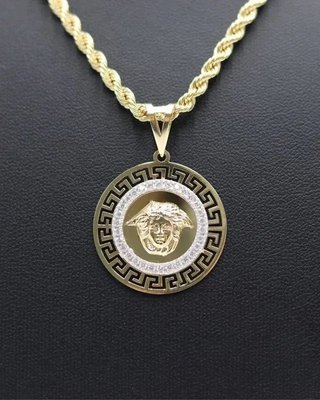 COLGANTE REDONDO MEDUSA GRECA Y CIRCONITAS.Oro 18K