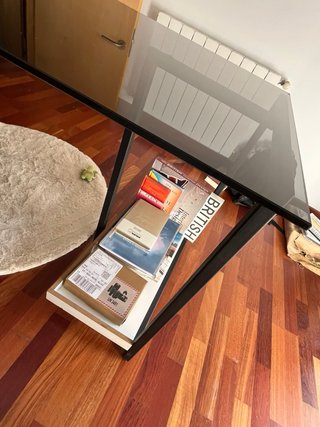 Mesa de despacho de cristal y metal