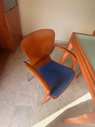 Conjunto mesa y 4 sillas madera y azul
