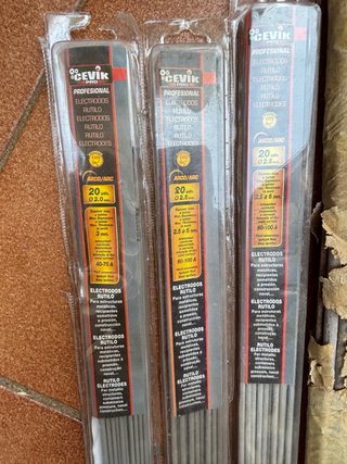 Soldadora Cevik Black 200 Plus + electrodos