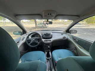 Nissan Almera 2001