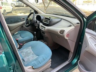 Nissan Almera 2001