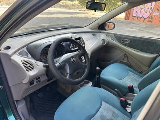 Nissan Almera 2001