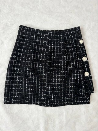 Falda cuadros negra botones perla talla xs