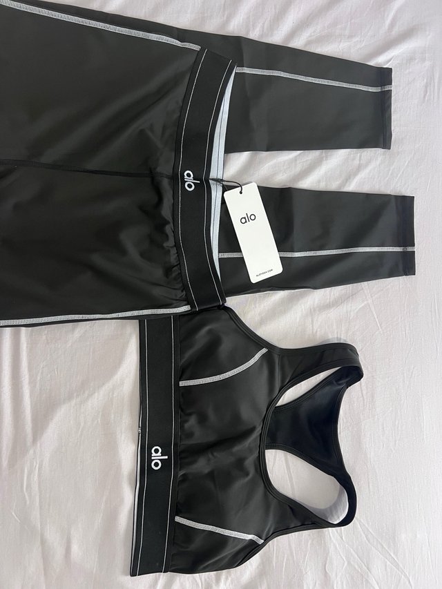 Conjunto Alo Yoga Negro Deportivo