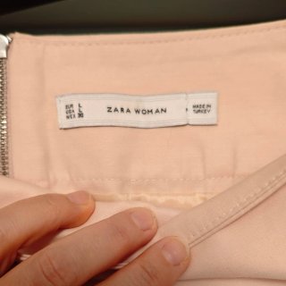 Falda Zara rosa plisada