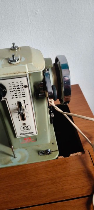Máquina de coser Alfa Rotomatic