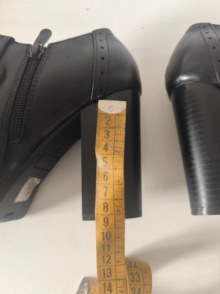 -Botines negros con hebilla dorado viejo