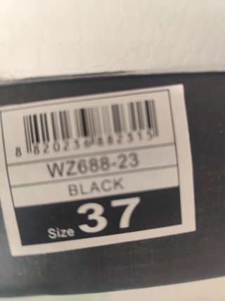 -Botines negros con hebilla dorado viejo