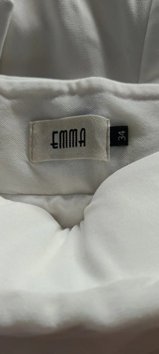 Falda blanca y rosa con fruncido