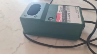 Caricabatterie Makita DC1470