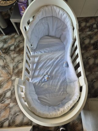 Cuna de bebé blanca Italiana.