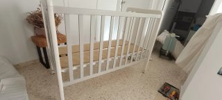 Cuna de bebé blanca