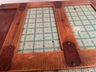 Baúl antiguo madera y metal